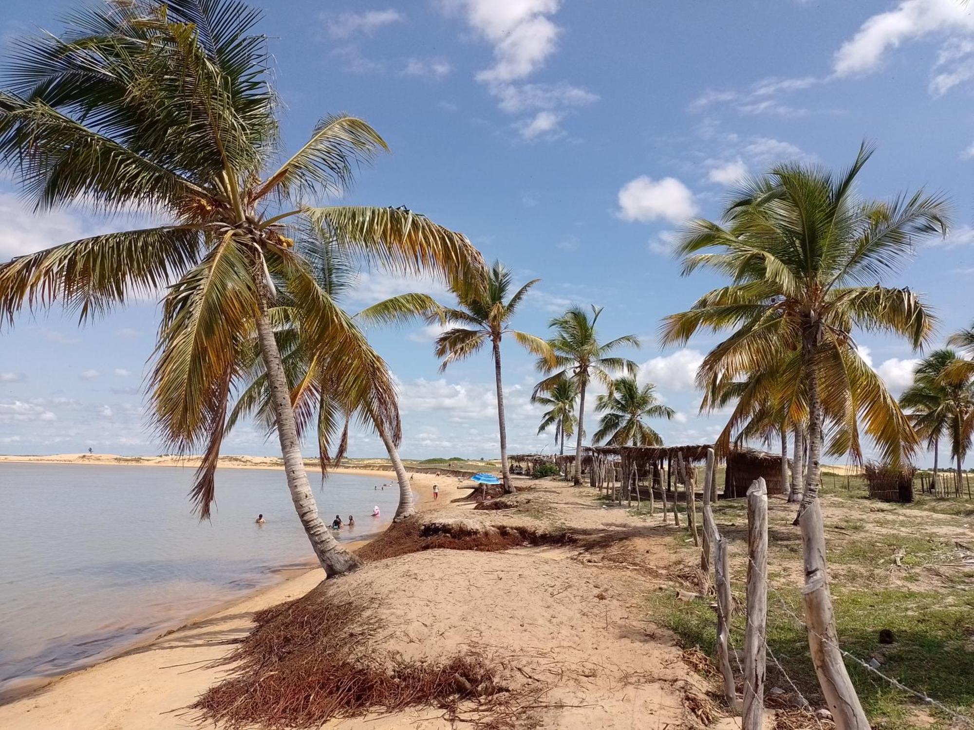 Chale Perto Da Com Duas E Varandao Holiday home *